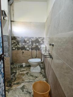 Pandit Devki Nandan Dharamsala & Guest House - 2