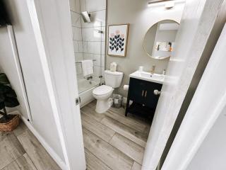 Rustic Retreats Beachy 1BR for 4 guests in the heart of Fort Lauderdale - 1