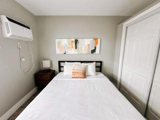 Rustic Retreats Modern 1BR for 4 guests in the heart of Fort Lauderdale - 8