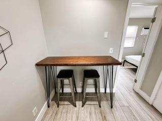 Rustic Retreats Modern 1BR for 4 guests in the heart of Fort Lauderdale - 4