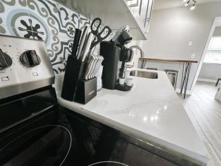 Rustic Retreats Modern 1BR for 4 guests in the heart of Fort Lauderdale - 2