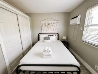 Rustic Retreats Cozy 1BR for 4 guests minutes from Las Olas - 5