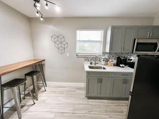 Rustic Retreats Cozy 1BR for 4 guests minutes from Las Olas - 3