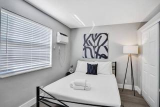 Rustic Retreats Modern 1BR For 4 Guests Minutes From Las Olas - 0