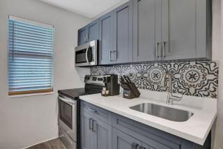 Rustic Retreats Modern 1BR For 4 Guests Minutes From Las Olas - 9