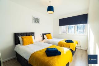 Long term stays - Camberley - Nr hospital - Sleeps8 - w Parking - 8