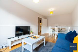 Long term stays - Camberley - Nr hospital - Sleeps8 - w Parking - 4