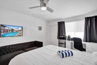 Waves Beach Town Studio Apartment - Pompano Beach - 5