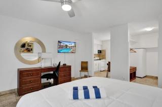 Waves Beach Town Studio Apartment - Pompano Beach - 6