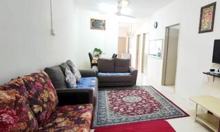 Nourina Homestay Gambang Damai - 0