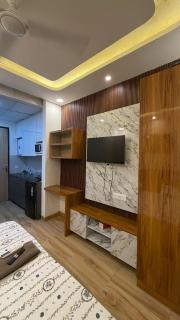 Visitor luxurious stop - 1