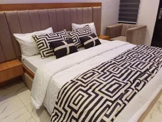 Less2More Luxury Suites - Comfort in Style - 8