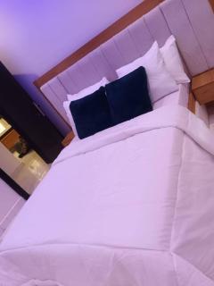 Less2More Luxury Suites - Comfort in Style - 4