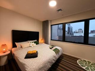 Emporium Luxe 1BR King Suite - Prime CBD Location - 1