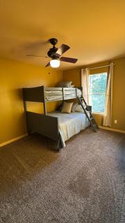 Downtown Buda home,swimming pool, jacuzzi, sleeps 10 - 8