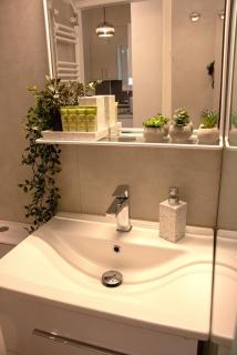 Bright Apt - Quiet - Near Metro - Fast WiFi - 2