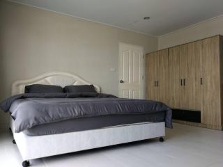 BKK 2 BR apt near Sathon ICONSIAM firework view - 0