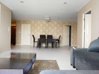 BKK 2 BR apt near Sathon ICONSIAM firework view - 7