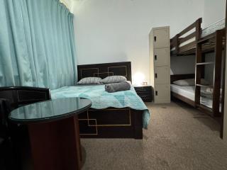 Backpacker's Place - Shared Bathroom, NO PARKING - 1