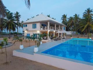 Elysium Beach House - 4