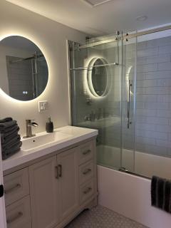 2BR Seaside Haven Retreat - 9