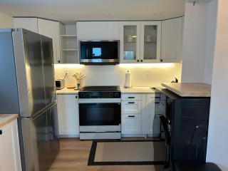 2BR Seaside Haven Retreat - 3