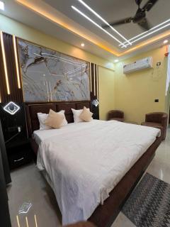 Ps Roomss Omaxe Hazaratganj - 1