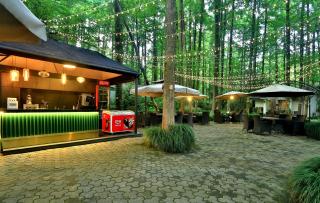 Lotus Glade Hotel - 8