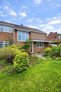 Elegant Hale Home 6 Mins to Airport with Driveway & Garden Sleeps 7 - Ashley - 0