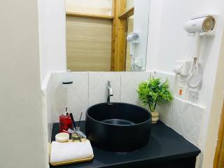 Stylish & Cozy 1 BDRM Aprt CBD Wi-Fi, Pool, Gym, AC, Washer - 3