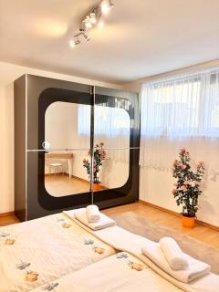 Flower House - Souterrain with Garden - 7