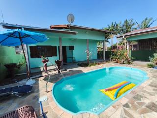 Casa com piscina e 3 quartos à 500mts da praia - 0