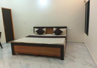 Hotel Pampa Sarovar - 1