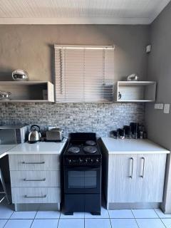 Adventure Apartment - Addo Elephant Park South Entrance only 5km - 6