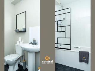 West End by Central Serviced Apartments - Cosy 1 Bedroom Flat - Fully Equipped - Perfect for Student or Professionals - WiFi - Parking - Modern - Smart TVs in All Rooms - Bus Route to Ninewells Hospital and City Centre - 7