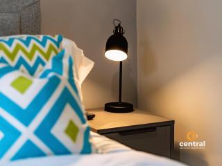 West End by Central Serviced Apartments - Cosy 1 Bedroom Flat - Fully Equipped - Perfect for Student or Professionals - WiFi - Parking - Modern - Smart TVs in All Rooms - Bus Route to Ninewells Hospital and City Centre - 3