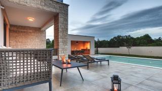 Modern villa Omnia with pool and grill in Pula - 1