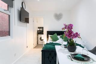 TOS Luxury Apartment Modern Private Studio - 2