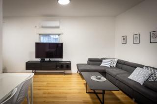 Cozy 1-Bedroom Retreat in Tel Aviv - 5