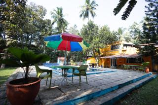 Waters Edge Retreat l 6 BR Private Villa with Large Pool - 3