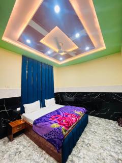 Shri Govind Anand Dham, Vrindavan - 5