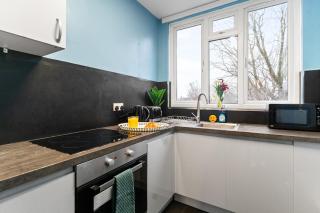 Spacious Quiet - 1 Bedroom Flat - 9