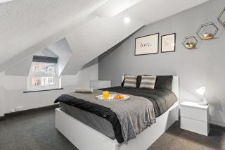 Spacious Quiet - 1 Bedroom Flat - 0