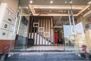 Hotel Raaz and Family Restaurant - 5