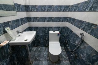 Hotel Raaz and Family Restaurant - 1