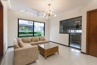 DHA Phase 6 - Executive And Luxurious Rooms - Near Raya, Dolmen and Airport - 4