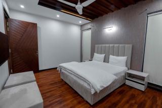 DHA Phase 6 - Executive And Luxurious Rooms - Near Raya, Dolmen and Airport - 2