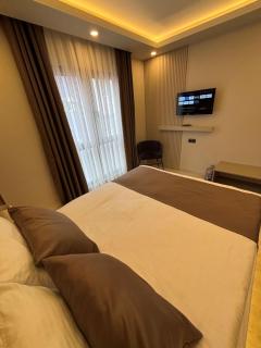 Airport Corner Hotel - 9