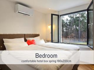 Baham-Apartment Nuernberg - including hot tub, sauna, massage chair, roof terrace, barbecue - metro 15 min, exhibition center 8 min walk - 9