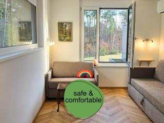 Baham-Apartment Nuernberg - including hot tub, sauna, massage chair, roof terrace, barbecue - metro 15 min, exhibition center 8 min walk - 0